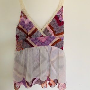 🌼Cute Flowy Tank with Lace🌼